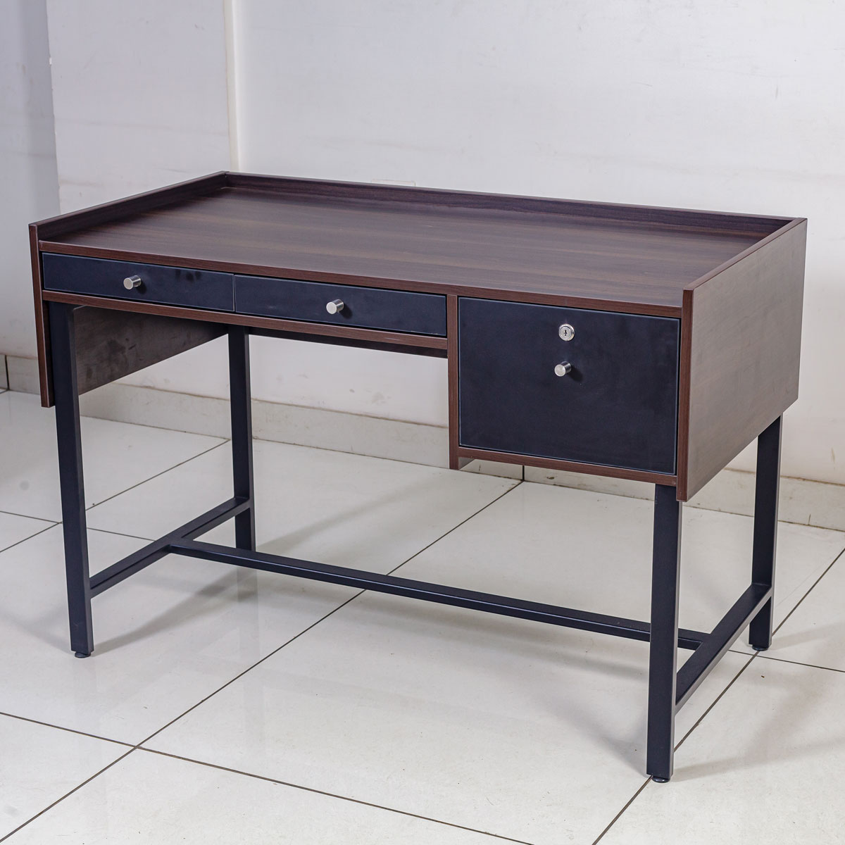Executive Table Manufacturers in Delhi